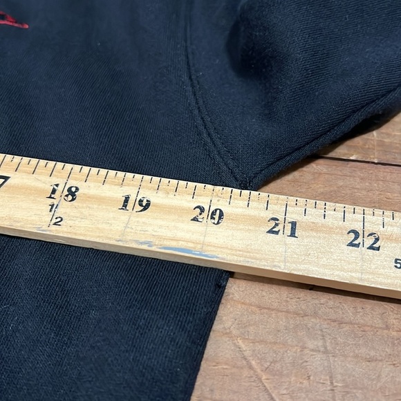 Netflix Stranger Things size medium black sweatshirt embroidered red Demogorgon - Picture 6 of 9